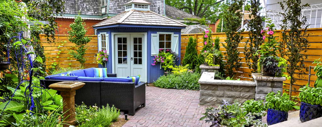 how-to-bring-color-into-the-patio-classic-blue-garden-urban-patio
